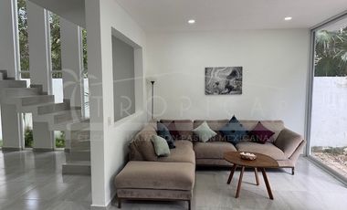 Linda casa en renta amueblada en Puerto Morelos Aldea Kiin