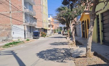 Venta Casa Urb. Los Cedros en La Pradera