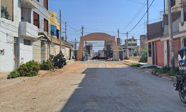 Venta Casa Urb. Los Cedros en La Pradera