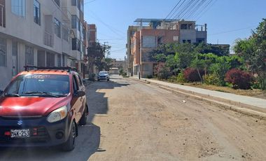 Venta Casa Urb. Los Cedros en La Pradera