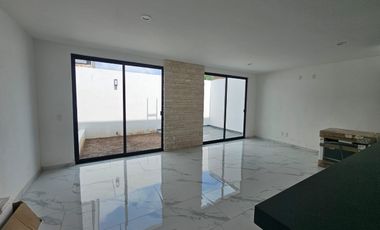 CASA EN VENTA EN SENDEROS DE MONTEVERDE 139 COTO 5 LAS MOTAÑAS