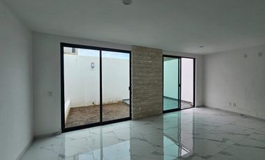 CASA EN VENTA EN SENDEROS DE MONTEVERDE 139 COTO 5 LAS MOTAÑAS