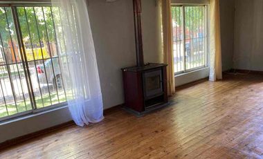 Se arrienda casa céntrica- Villa Pdte Ibañez .