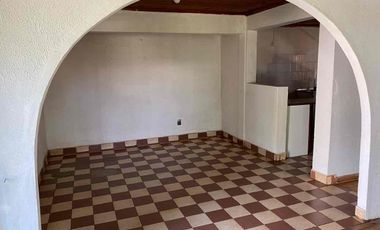 Se arrienda casa céntrica- Villa Pdte Ibañez .