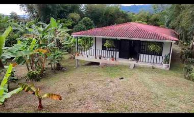 Casa lote 200M2 plano 
🏡 Tu refugio campestre a solo minutos de la ciudad 🌿 ideal para pensionados