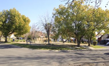 OPORTUNIDAD BELLAMENTE REMODELADA Y EQUIPADA FULL- Casa venta Peñalolén Condominio