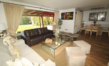 OPORTUNIDAD BELLAMENTE REMODELADA Y EQUIPADA FULL- Casa venta Peñalolén Condominio