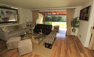 OPORTUNIDAD BELLAMENTE REMODELADA Y EQUIPADA FULL- Casa venta Peñalolén Condominio