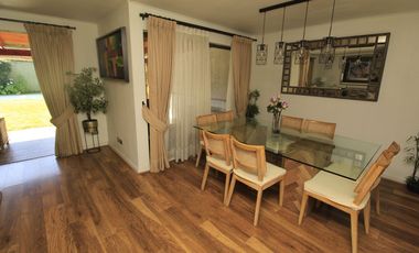 OPORTUNIDAD BELLAMENTE REMODELADA Y EQUIPADA FULL- Casa venta Peñalolén Condominio