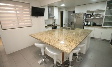 OPORTUNIDAD BELLAMENTE REMODELADA Y EQUIPADA FULL- Casa venta Peñalolén Condominio