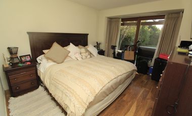 OPORTUNIDAD BELLAMENTE REMODELADA Y EQUIPADA FULL- Casa venta Peñalolén Condominio