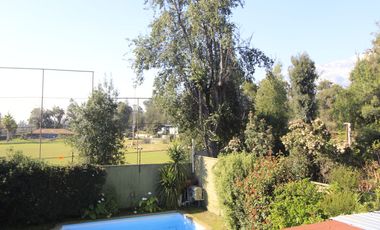 OPORTUNIDAD BELLAMENTE REMODELADA Y EQUIPADA FULL- Casa venta Peñalolén Condominio