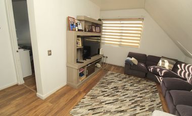 OPORTUNIDAD BELLAMENTE REMODELADA Y EQUIPADA FULL- Casa venta Peñalolén Condominio