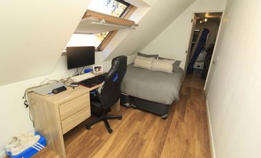 OPORTUNIDAD BELLAMENTE REMODELADA Y EQUIPADA FULL- Casa venta Peñalolén Condominio