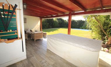 OPORTUNIDAD BELLAMENTE REMODELADA Y EQUIPADA FULL- Casa venta Peñalolén Condominio