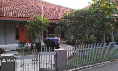 Dijual  rumah sekitar Cicadas (dijual hitung tanah)