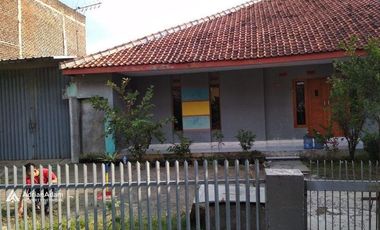 Dijual  rumah sekitar Cicadas (dijual hitung tanah)