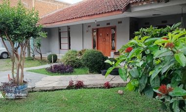 Dijual  rumah sekitar Cicadas (dijual hitung tanah)