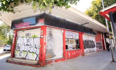 LOCAL ESQUINA EN PLENA AVENIDA FERMIN VIVACETA