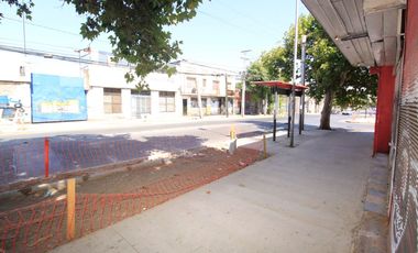 LOCAL ESQUINA EN PLENA AVENIDA FERMIN VIVACETA