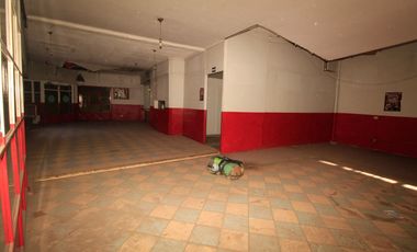 LOCAL ESQUINA EN PLENA AVENIDA FERMIN VIVACETA