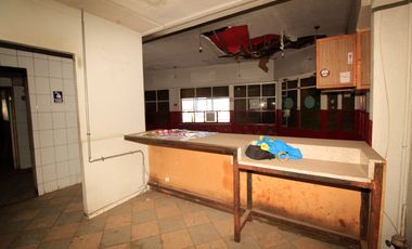 LOCAL ESQUINA EN PLENA AVENIDA FERMIN VIVACETA