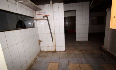 LOCAL ESQUINA EN PLENA AVENIDA FERMIN VIVACETA