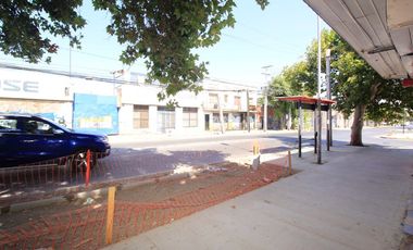 LOCAL ESQUINA EN PLENA AVENIDA FERMIN VIVACETA