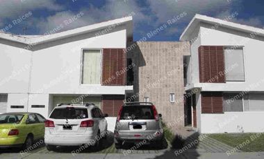 Juriquilla vendo linda casa cerquita de la UVM