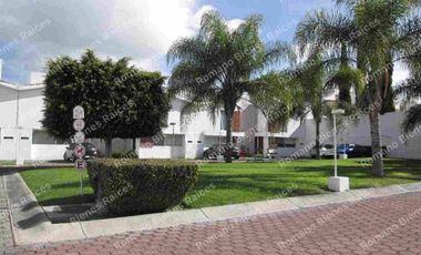 Juriquilla vendo linda casa cerquita de la UVM