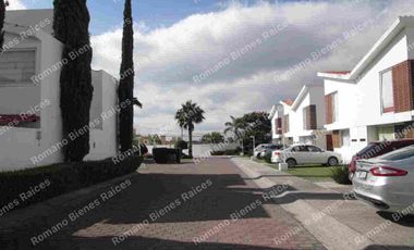 Juriquilla vendo linda casa cerquita de la UVM