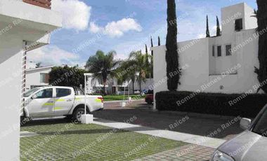 Juriquilla vendo linda casa cerquita de la UVM