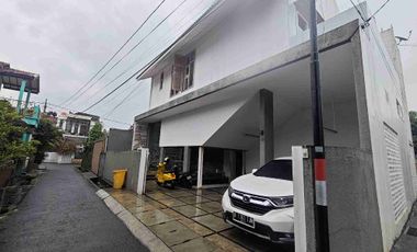 Rumah Desain Arsitektur Ternama Danny Wicaksono, Kayu Putih, Pulomas, Jakarta Timur