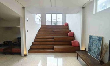 Rumah Desain Arsitektur Ternama Danny Wicaksono, Kayu Putih, Pulomas, Jakarta Timur