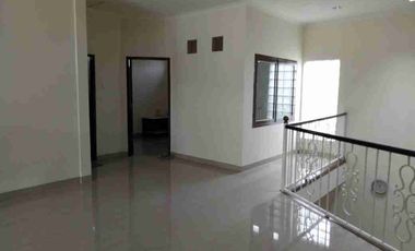 Rumah strategis disewakan  di anggrek loka BSD