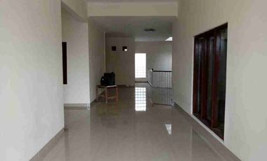 Rumah strategis disewakan  di anggrek loka BSD