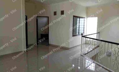 Rumah strategis disewakan  di anggrek loka BSD