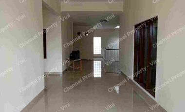 Rumah strategis disewakan  di anggrek loka BSD