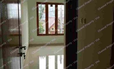 Rumah strategis disewakan  di anggrek loka BSD