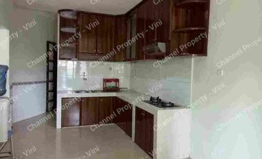 Rumah strategis disewakan  di anggrek loka BSD