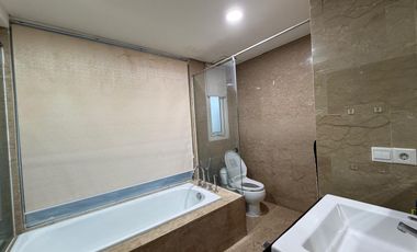 Apartemen Dijual/Disewa Kelapa Gading di The Royale Springhill Bouvardia Tower Sangat Luas dengan Private Lift