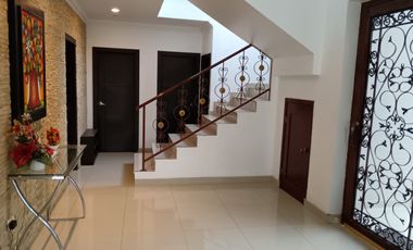 Casa de alquiler amoblada, Urb. Santa María de Casa Grande, 4 dormitorios.