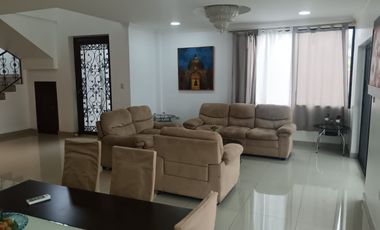 Casa de alquiler amoblada, Urb. Santa María de Casa Grande, 4 dormitorios.