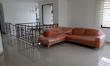 Casa de alquiler amoblada, Urb. Santa María de Casa Grande, 4 dormitorios.