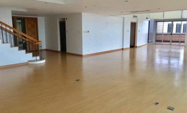 For Lease: Upper Penthouse located at Regent Parkway, BGC (beside Essensa)