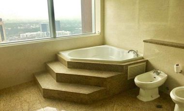 For Lease: Upper Penthouse located at Regent Parkway, BGC (beside Essensa)