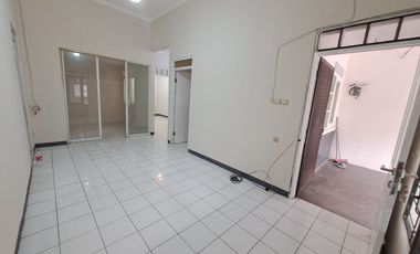 Disewakan Rumah Hook Bagus SHM LB150m di Regency Melati Mas Serpong TangSel, KD25100606