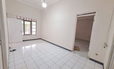 Disewakan Rumah Hook Bagus SHM LB150m di Regency Melati Mas Serpong TangSel, KD25100606