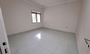 Disewakan Rumah Hook Bagus SHM LB150m di Regency Melati Mas Serpong TangSel, KD25100606