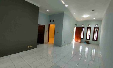 Sewa Rumah baru selesai renovasi di Cluster Batununggal Bandung dekat Tol Buah Batu